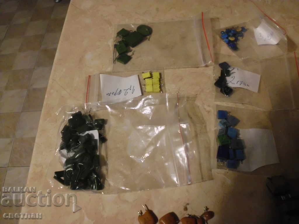 GOLD CAPACITORS - 5 GOLD CAPACITORS - 5