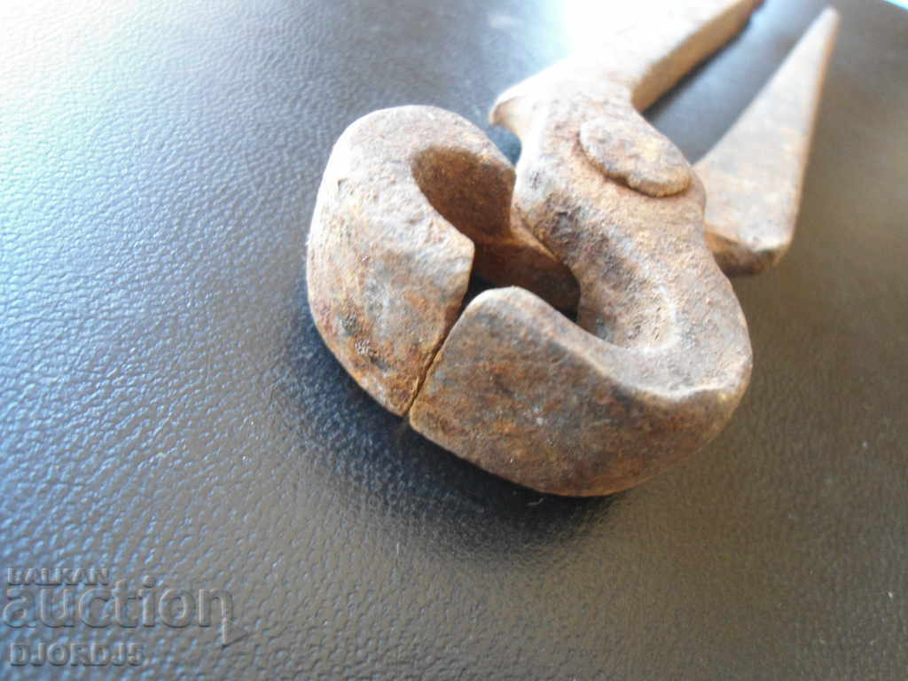 Auction Old pliers Auction Old pliers