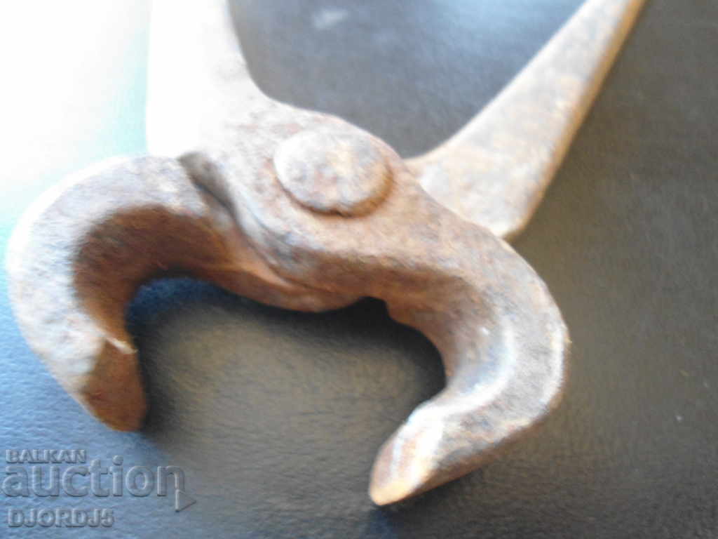 Delivery of Old pliers Delivery of Old pliers