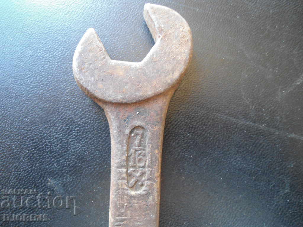 Auction  Old key, markings