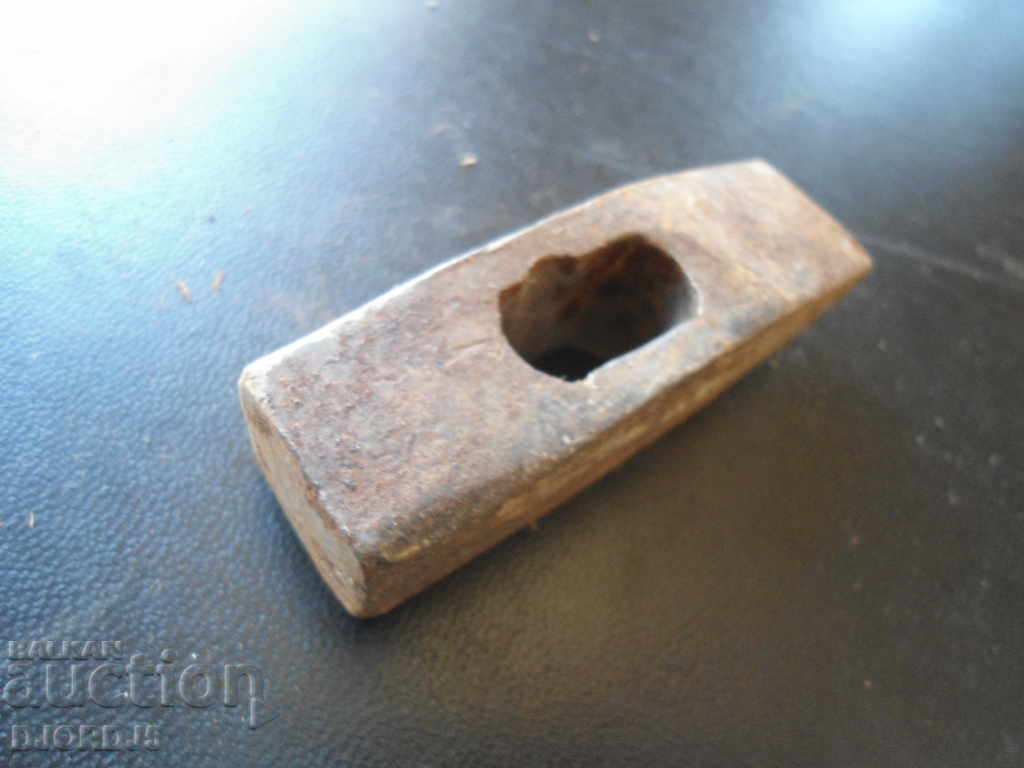 An old hammer with price 2.00 BGN | € 1.02 An old hammer with price 2.00 BGN | € 1.02