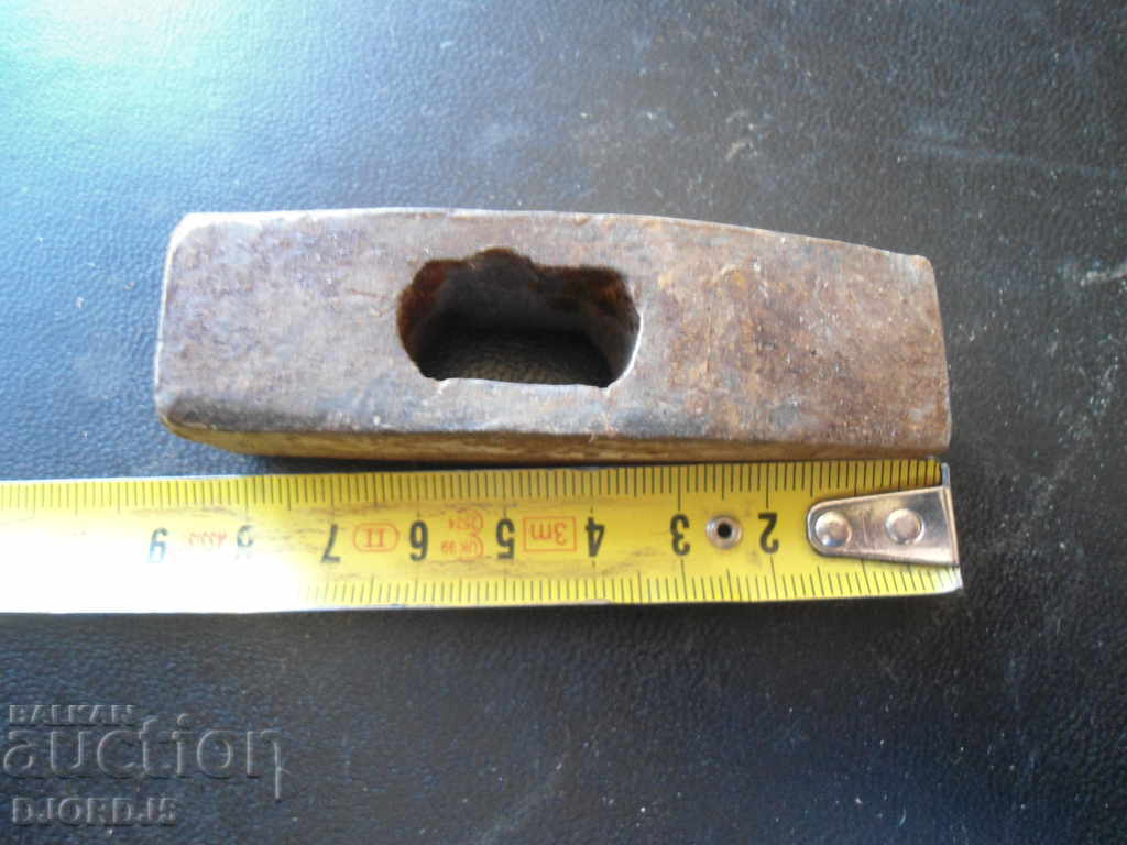 Delivery of An old hammer Delivery of An old hammer