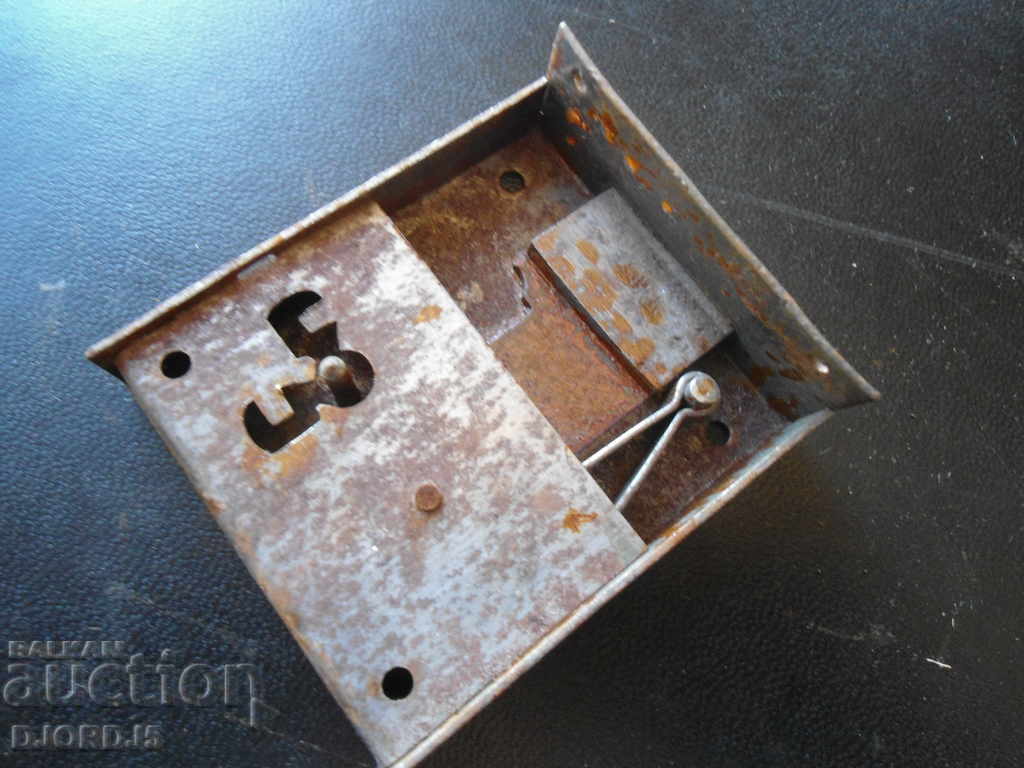 Old lock, lock with price 2.00 BGN | € 1.02 Old lock, lock with price 2.00 BGN | € 1.02