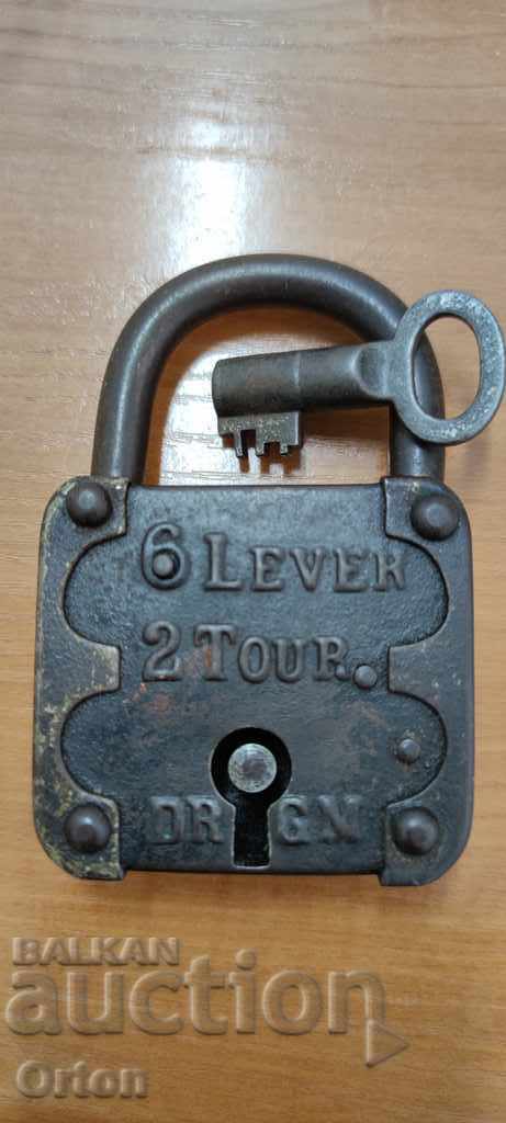 OLD LARGE GERMAN PADLOCK D.R.G.M - 6 OLD LARGE GERMAN PADLOCK D.R.G.M - 6