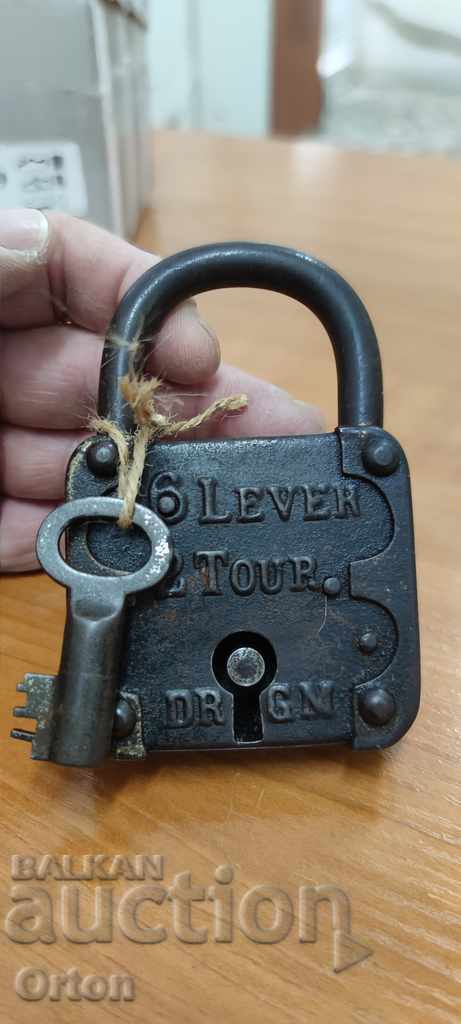 OLD LARGE GERMAN PADLOCK D.R.G.M OLD LARGE GERMAN PADLOCK D.R.G.M