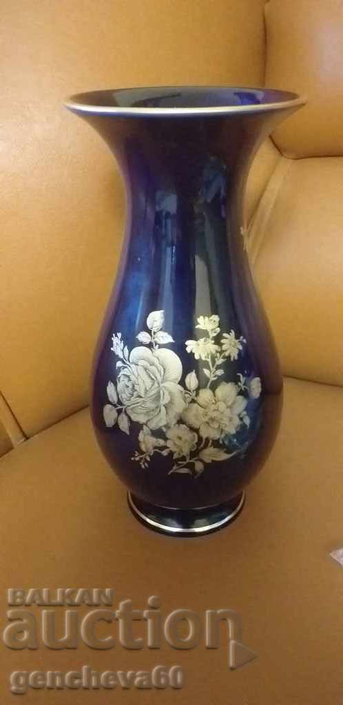 Livrarea Vază de autor Johann Seltmann - cobalt 24 cm, trandafiri, porțelan