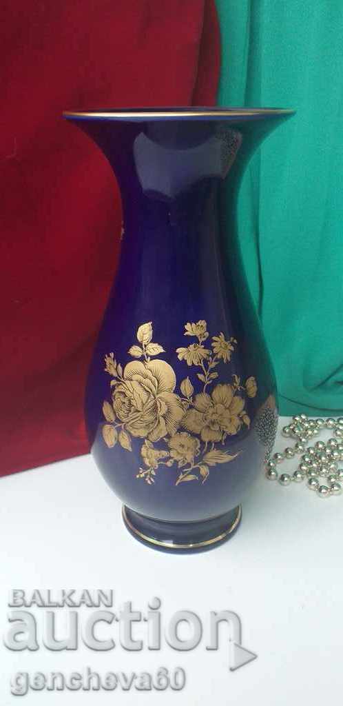 Author's vase Johan Zeltman cobalt 24 cm. roses, porcelain