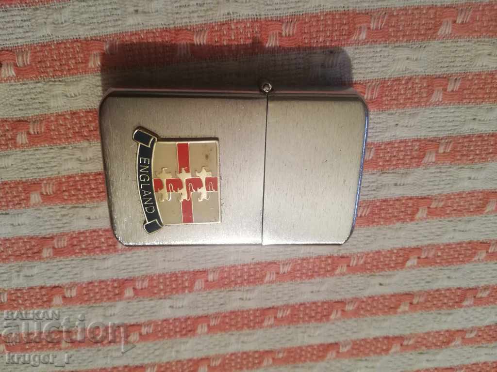 Ένας παλιός αναπτήρας με τιμή 25.00 BGN | € 12.78 Ένας παλιός αναπτήρας με τιμή 25.00 BGN | € 12.78