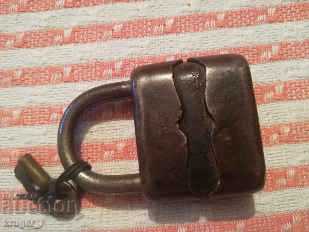 Old padlock with price 15.00 BGN | € 7.67