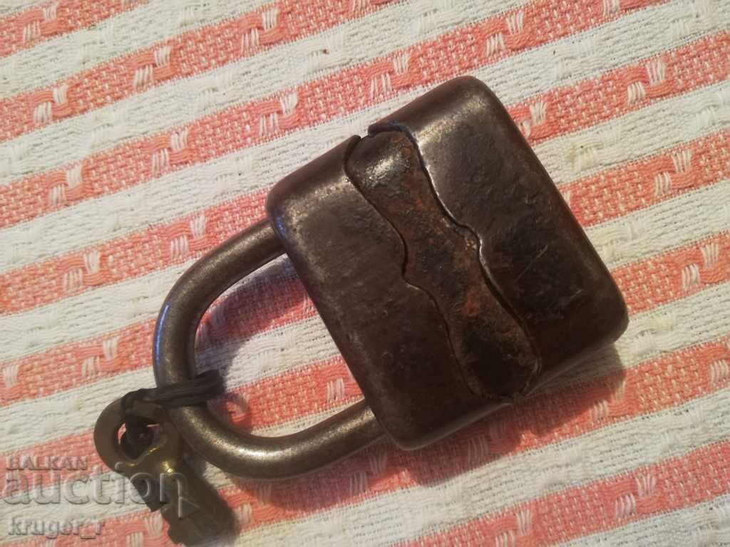 Delivery of Old padlock