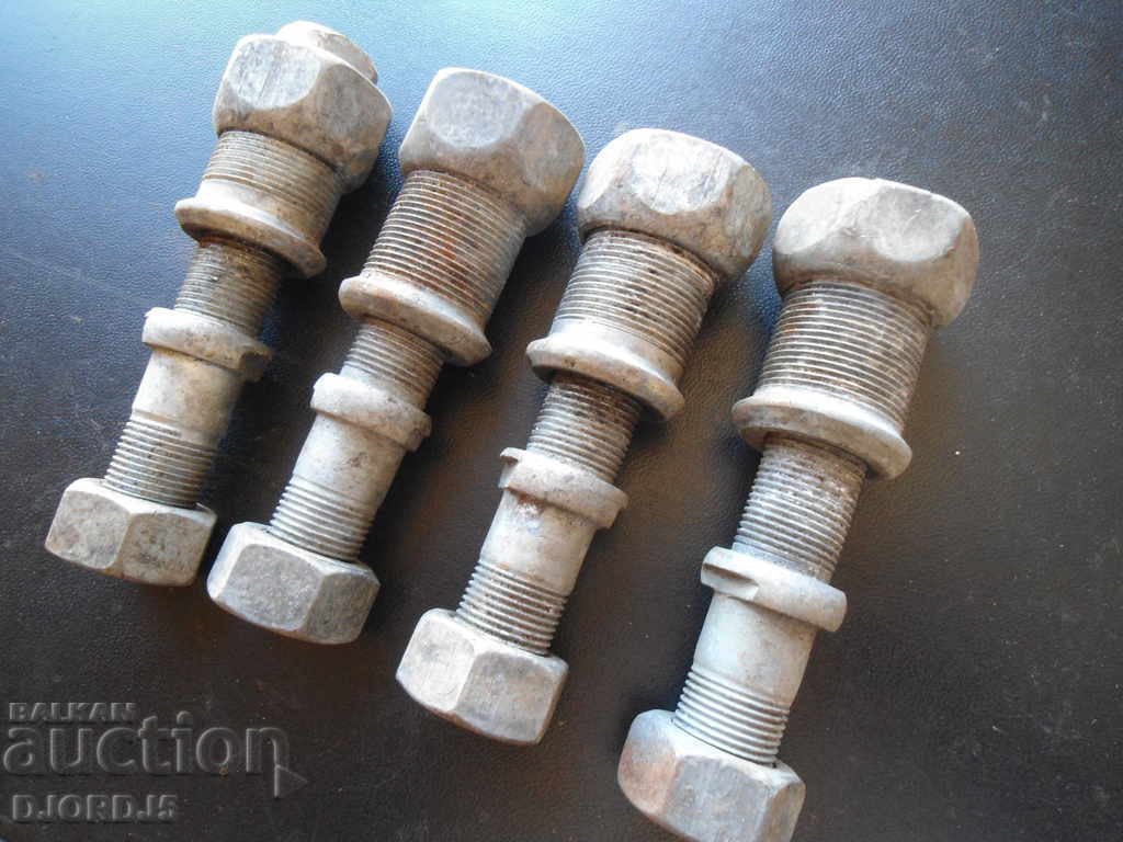 Old screws, nuts, thread with price 10.00 BGN | € 5.11