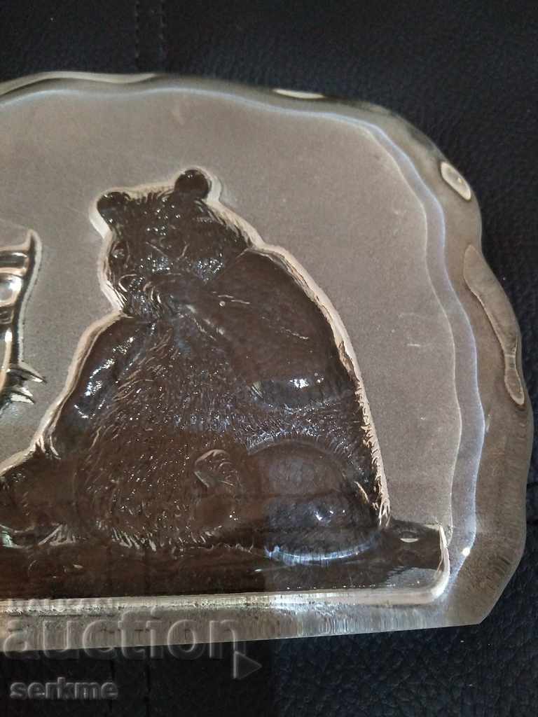 Auction  Glass figure