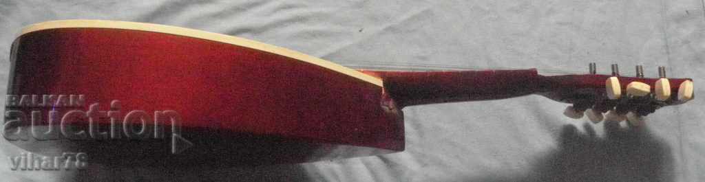 Ένα παλιό μαντολίνο με τιμή € 99.99 | 195.56 BGN