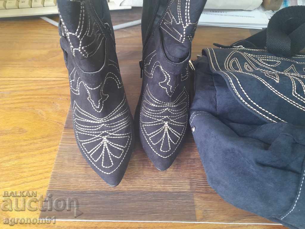 Delivery of Set of boots and bag Delivery of Set of boots and bag