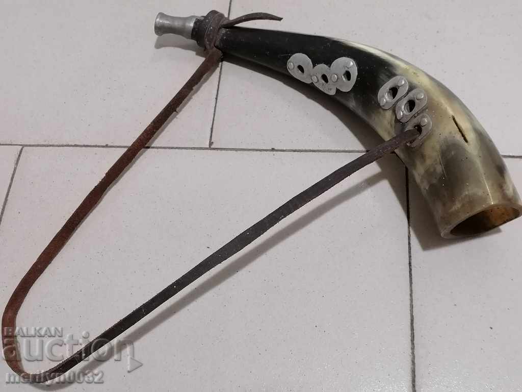 Delivery of Hunting horn decor from the Bulgarian film The Golden Age Delivery of Hunting horn decor from the Bulgarian film The Golden Age