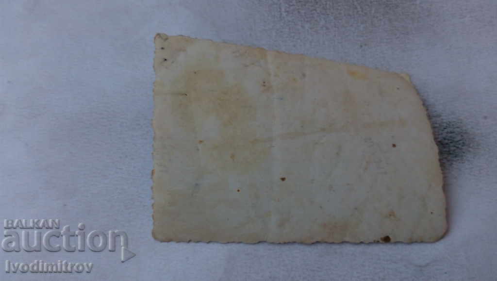 Φωτογραφία Άνδρες και γυναίκες μπροστά από την πύλη με τιμή 1.65 BGN | € 0.84 Φωτογραφία Άνδρες και γυναίκες μπροστά από την πύλη με τιμή 1.65 BGN | € 0.84