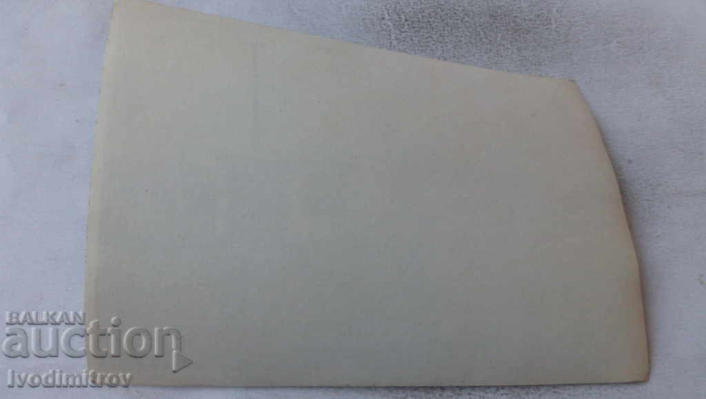 Φωτογραφία Άνθρωπος με ποδήλατο με τιμή 1.65 BGN | € 0.84 Φωτογραφία Άνθρωπος με ποδήλατο με τιμή 1.65 BGN | € 0.84