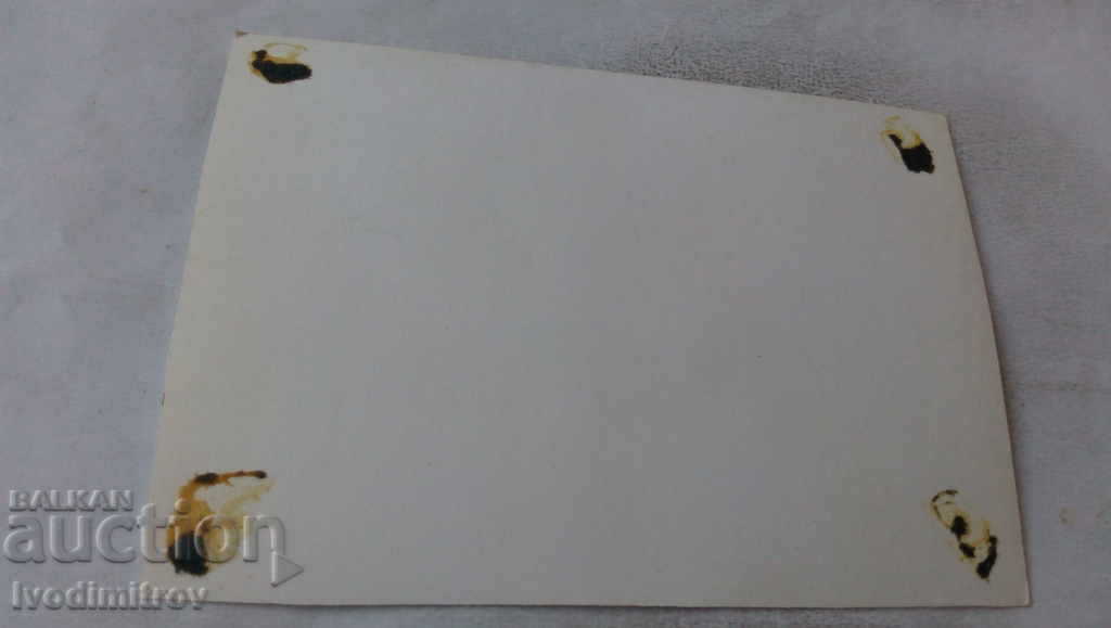 Φωτογραφία νεόνυμφων με τους φίλους τους με τιμή 1.65 BGN | € 0.84 Φωτογραφία νεόνυμφων με τους φίλους τους με τιμή 1.65 BGN | € 0.84