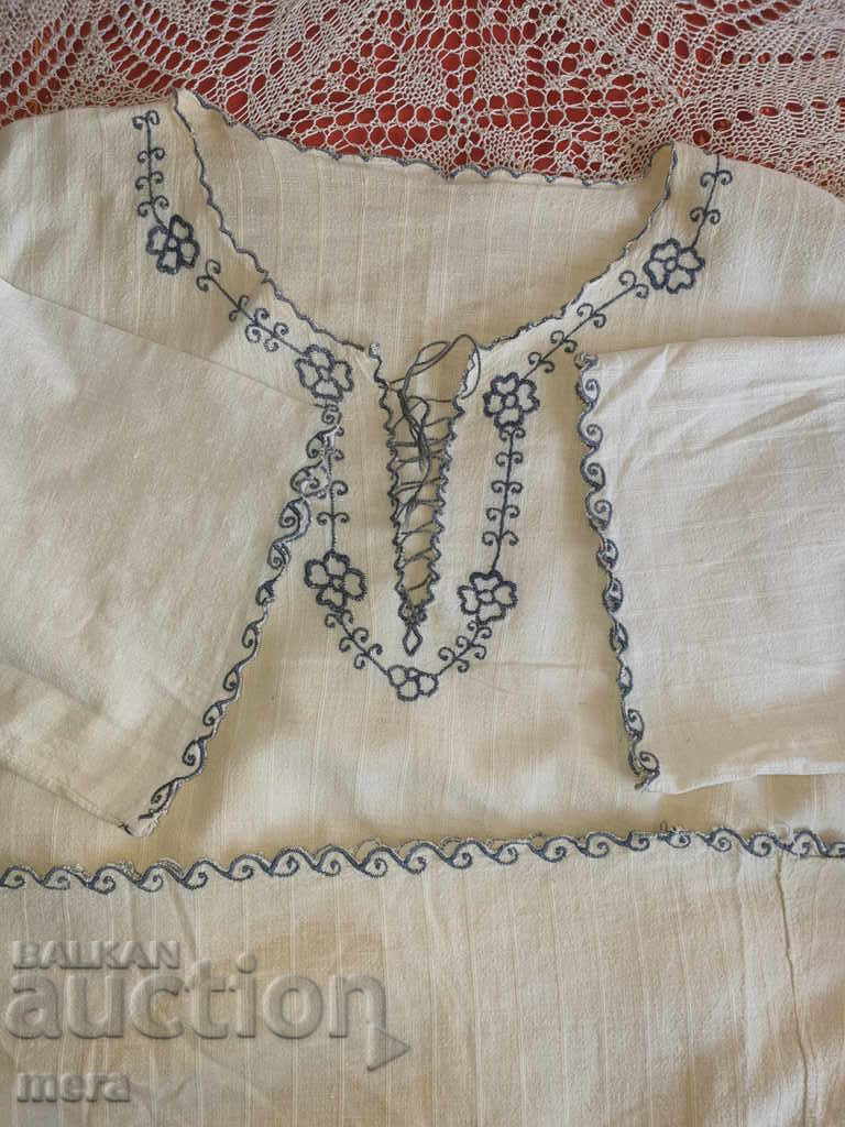 Αυθεντικά λαϊκός πουκάμισο κοστούμι με τιμή 120.00 BGN | € 61.36 Αυθεντικά λαϊκός πουκάμισο κοστούμι με τιμή 120.00 BGN | € 61.36