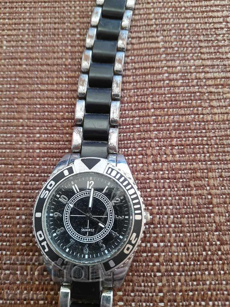 Quartz clock with price 5.00 BGN | € 2.56 Quartz clock with price 5.00 BGN | € 2.56