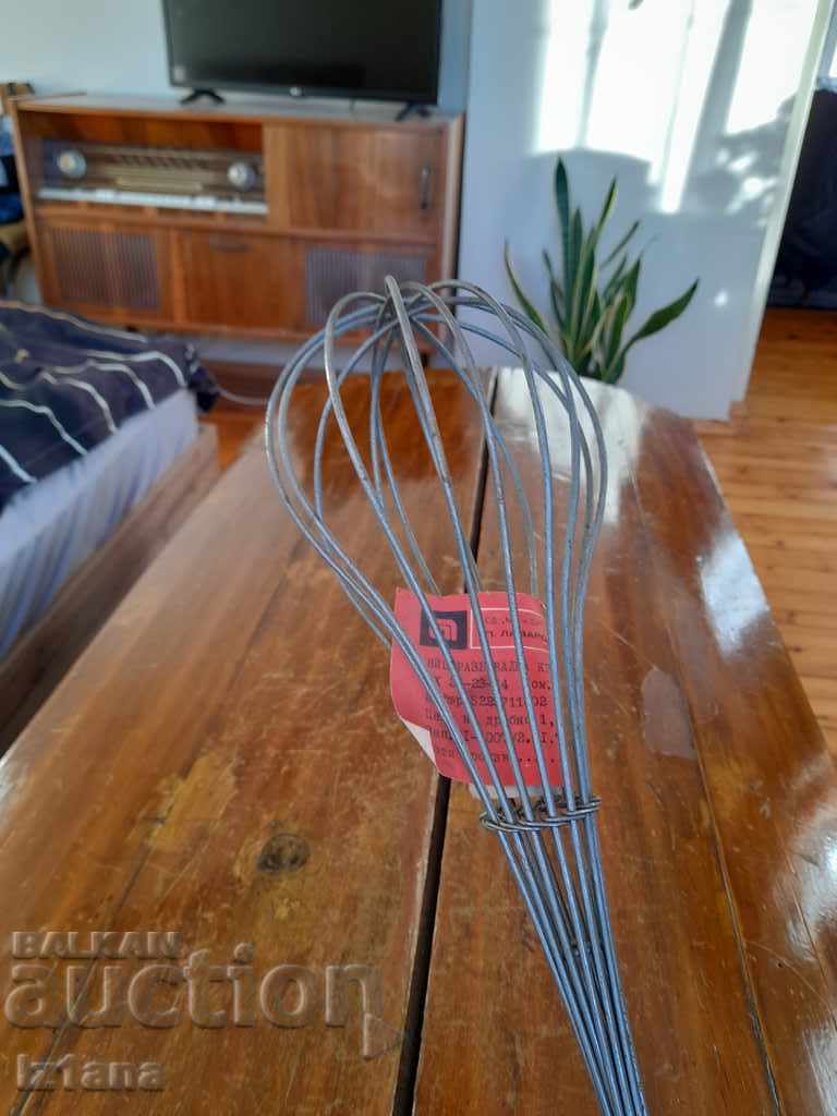 Ένα παλιό αυγοδάρτη με τιμή 25.00 BGN | € 12.78 Ένα παλιό αυγοδάρτη με τιμή 25.00 BGN | € 12.78