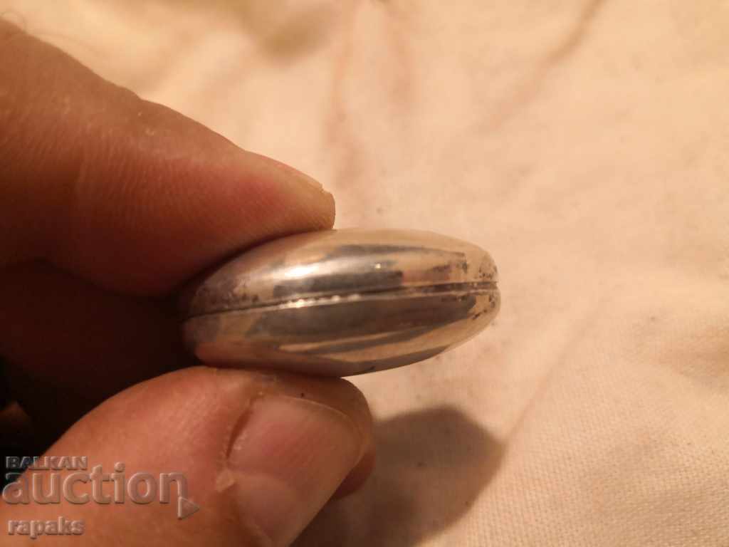 A small box for jewelry, snuff, remains with price 15.00 BGN | € 7.67 A small box for jewelry, snuff, remains with price 15.00 BGN | € 7.67