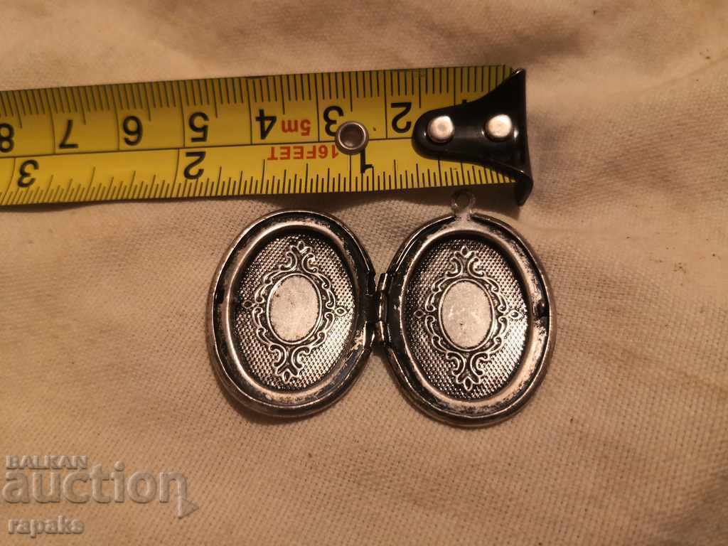 Small jewelry box, snuff, photo, remains with price 25.00 BGN | € 12.78 Small jewelry box, snuff, photo, remains with price 25.00 BGN | € 12.78