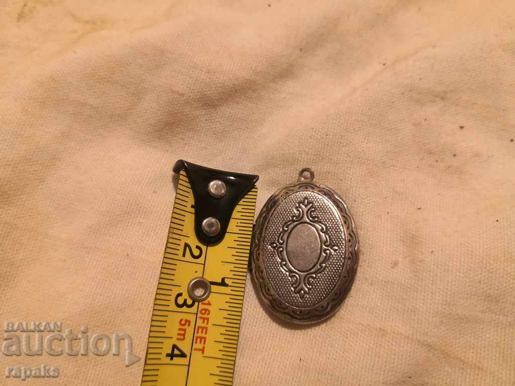 Auction Small jewelry box, snuff, photo, remains Auction Small jewelry box, snuff, photo, remains