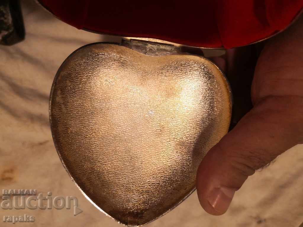 Rămâne o cutie mică pentru bijuterii, snuff cu preț 35.00 BGN | € 17.90