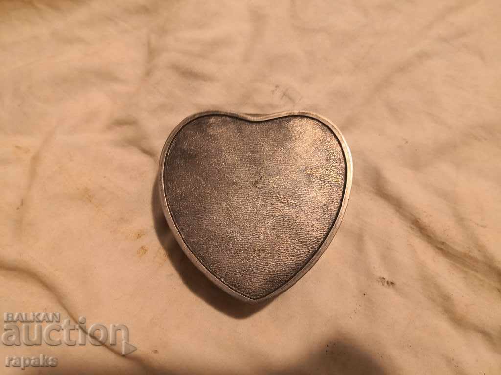 Licitație Rămâne o cutie mică pentru bijuterii, snuff