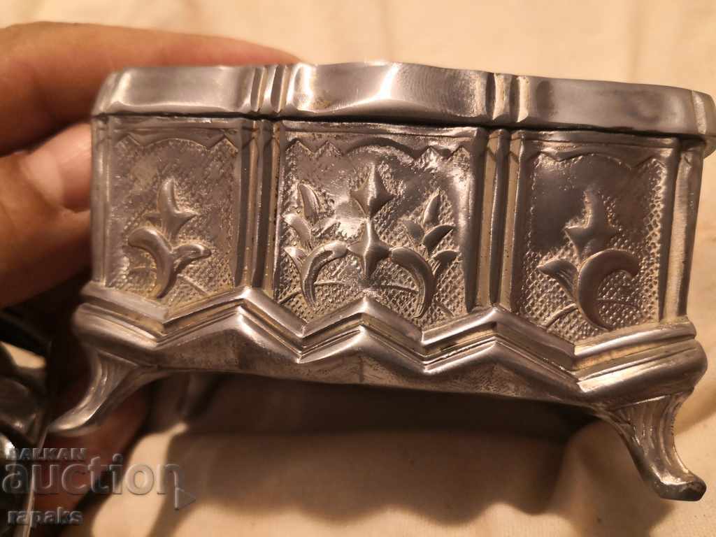 A small box for jewelry, snuff, remains with price 55.00 BGN | € 28.12 A small box for jewelry, snuff, remains with price 55.00 BGN | € 28.12