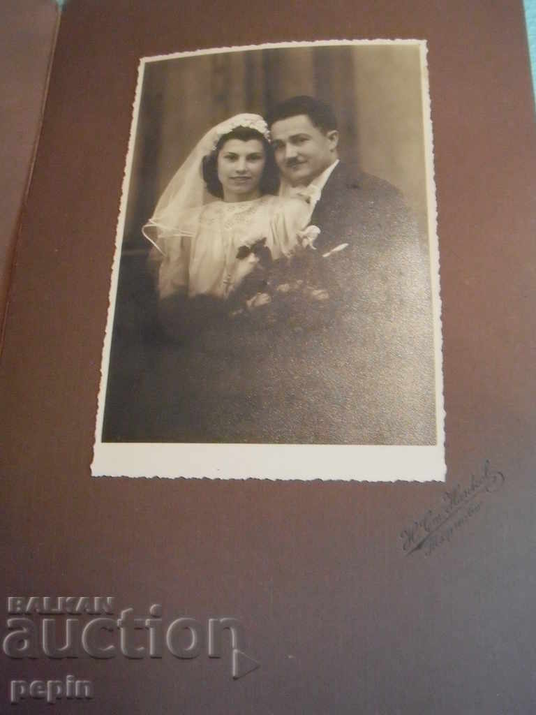 Photo portrait wedding-folder with price 4.00 BGN | € 2.05