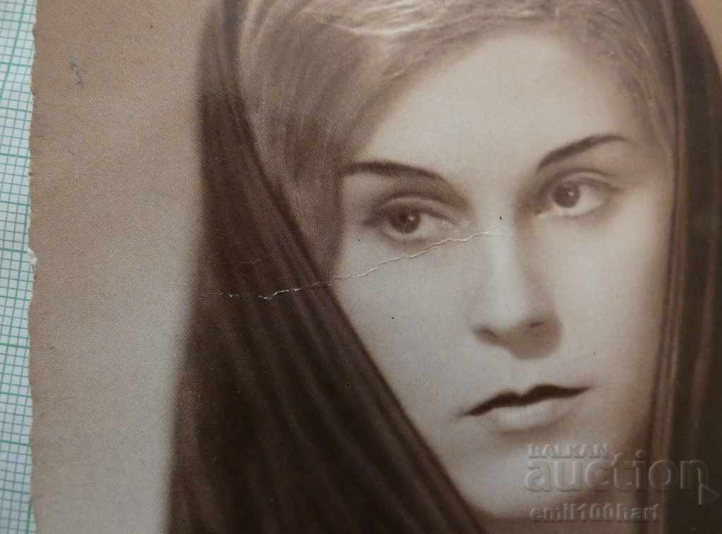 Auction Card - Emilia Radeva Auction Card - Emilia Radeva