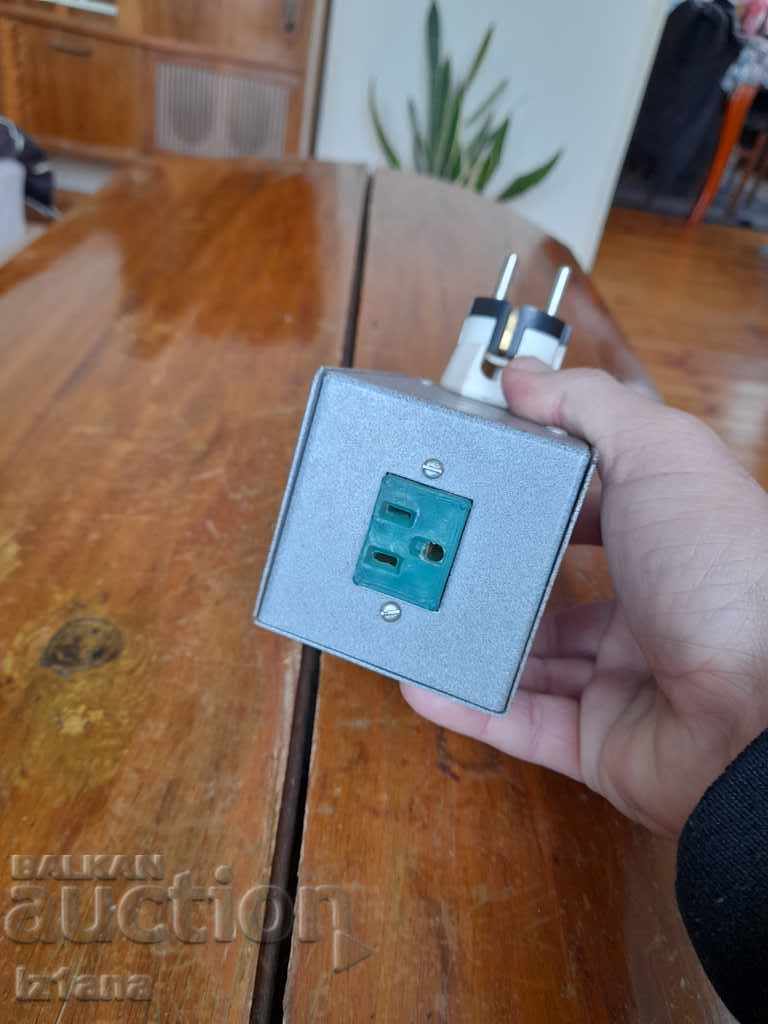 Delivery of Old autotransformer 220 / 110v Delivery of Old autotransformer 220 / 110v