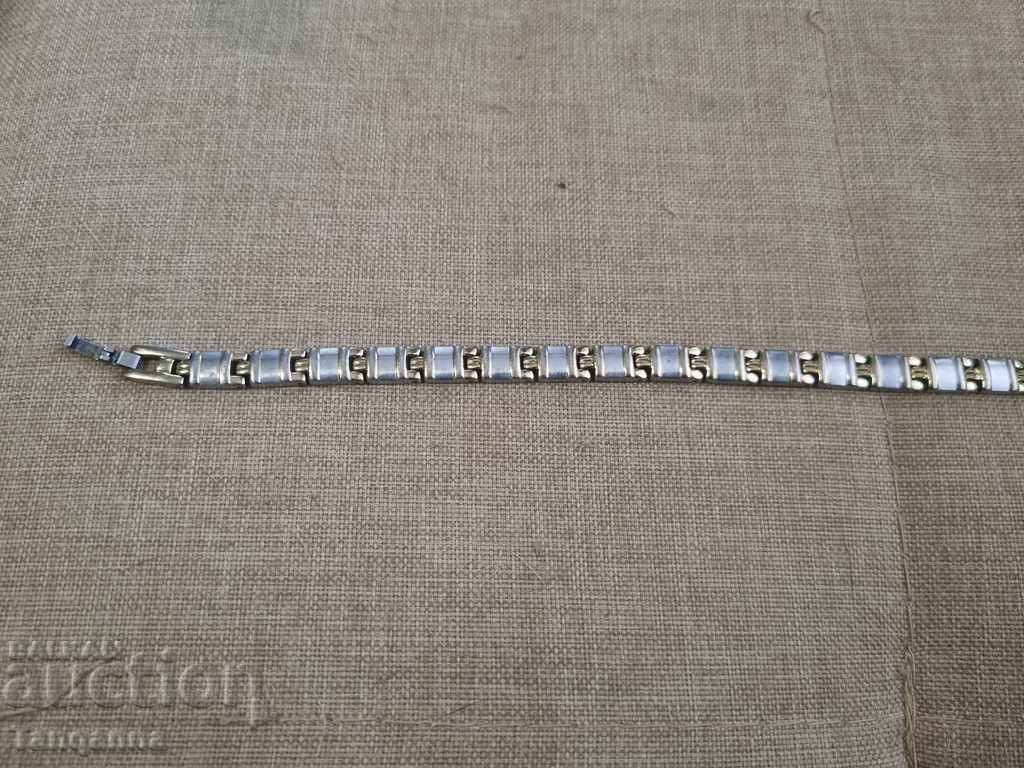 Bearing medical steel with price 8.00 BGN | € 4.09 Bearing medical steel with price 8.00 BGN | € 4.09