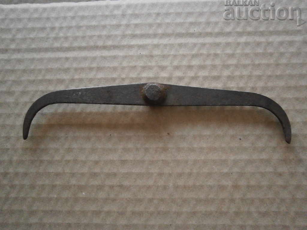 Delivery of antique small steel compass Delivery of antique small steel compass