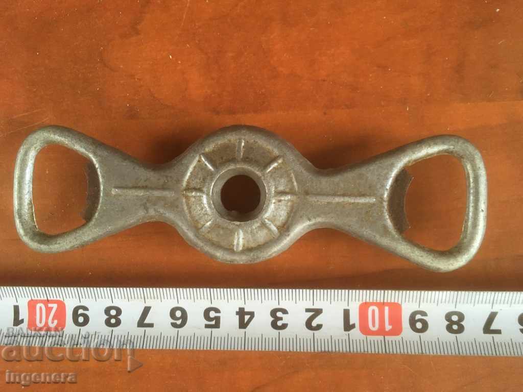 Auction  CLOSER AND OPENER FROM SOCA COLLECTOR'S TOOL