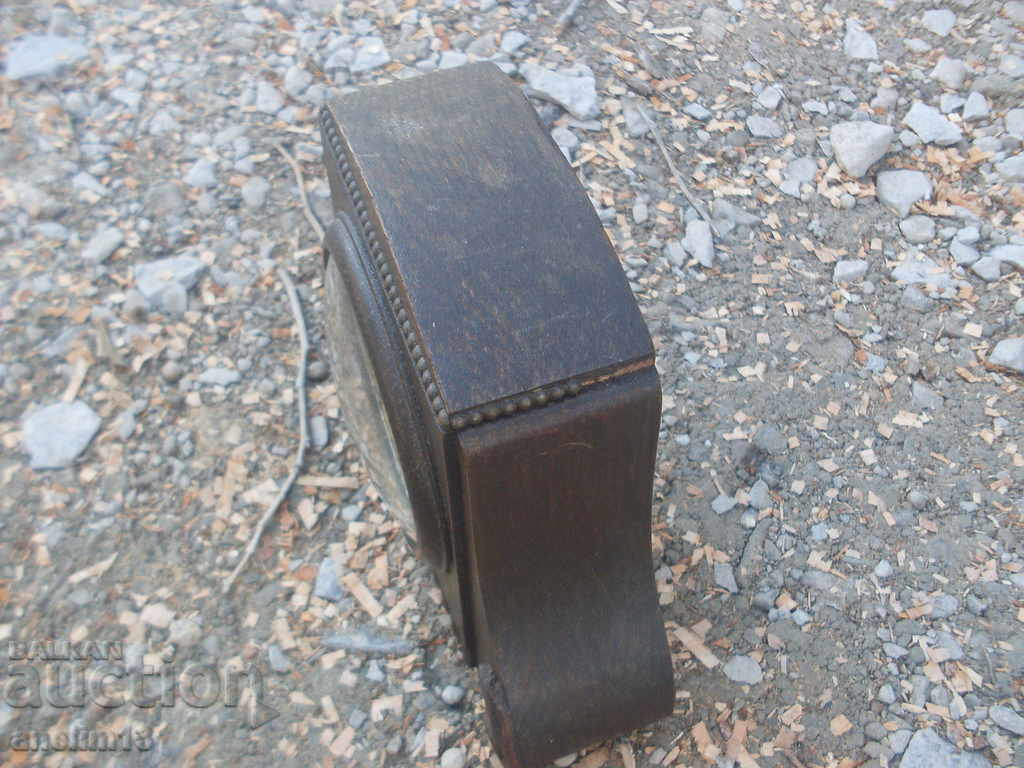 Delivery of OLD DESKTOP FIREPLACE ALARM CLOCK Delivery of OLD DESKTOP FIREPLACE ALARM CLOCK