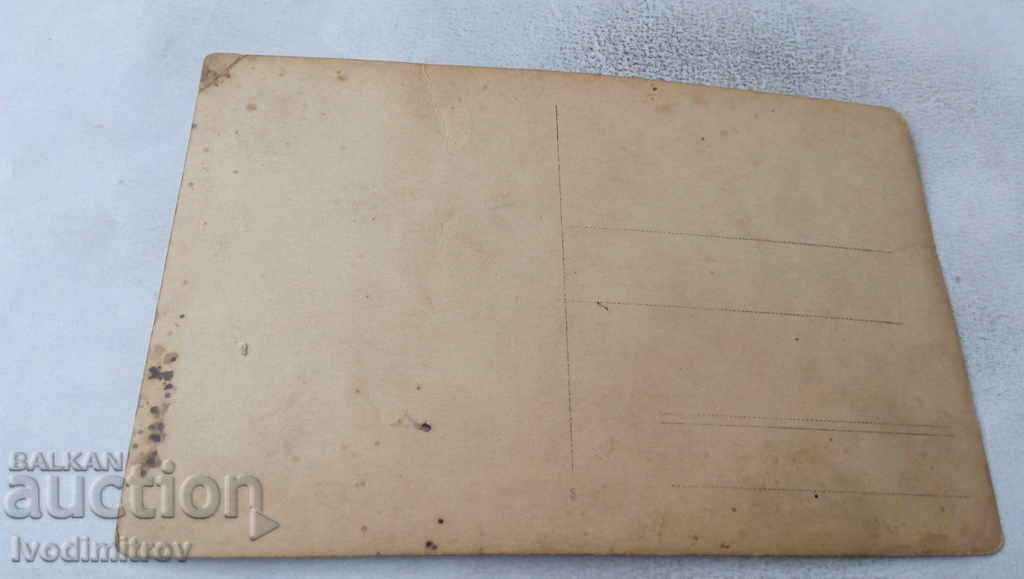 Photo Two young girls with price 2.65 BGN | € 1.35 Photo Two young girls with price 2.65 BGN | € 1.35