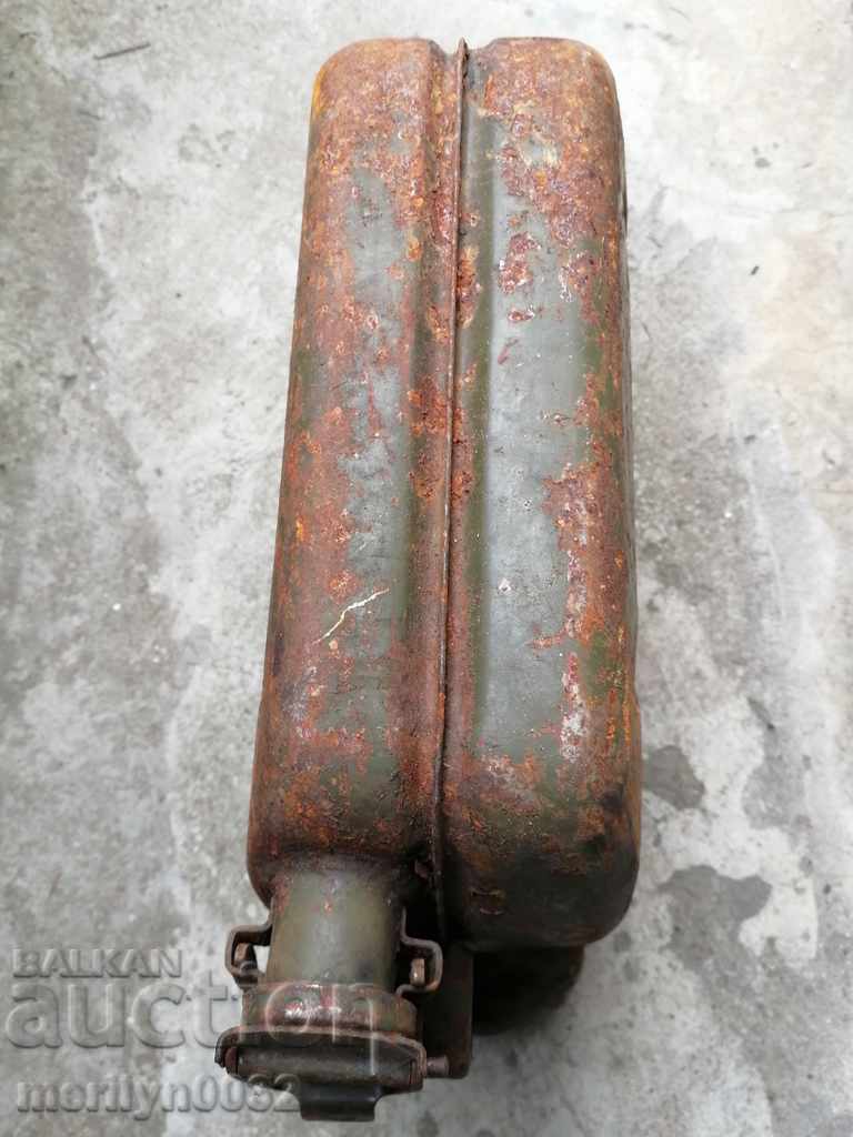 Auction Tube of 10 liters of fuel for motorcycles and cars Auction Tube of 10 liters of fuel for motorcycles and cars