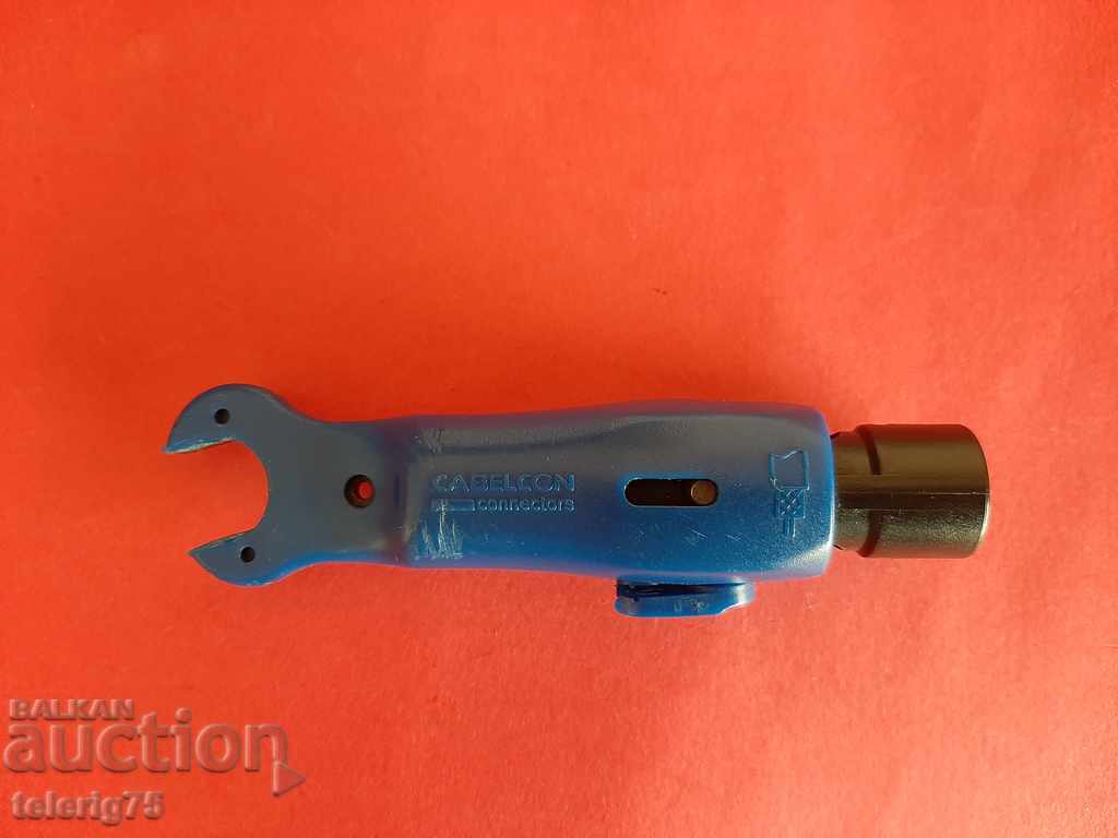 Cheie pentru conectori F și curățarea cablurilor Triset-113 / RG6 / RG59