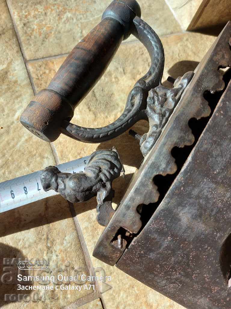 IRON - GRILL - ROOSTER - EXCELLENT - 6 IRON - GRILL - ROOSTER - EXCELLENT - 6