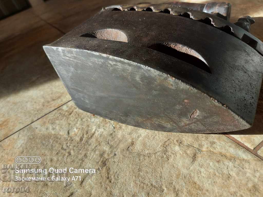 IRON - GRILL - ROOSTER - EXCELLENT - 7