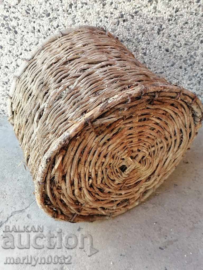 Auction An old hand-knit basket Auction An old hand-knit basket