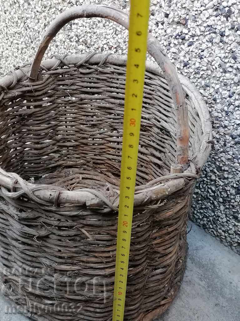 Delivery of An old hand-knit basket Delivery of An old hand-knit basket