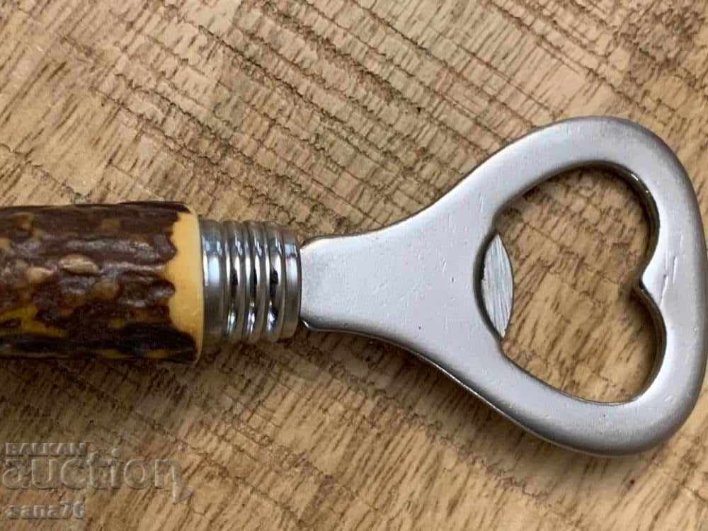 Deschizător vechi, retro, vintage cu mâner în corn cu preț € 5.00 | 9.78 BGN