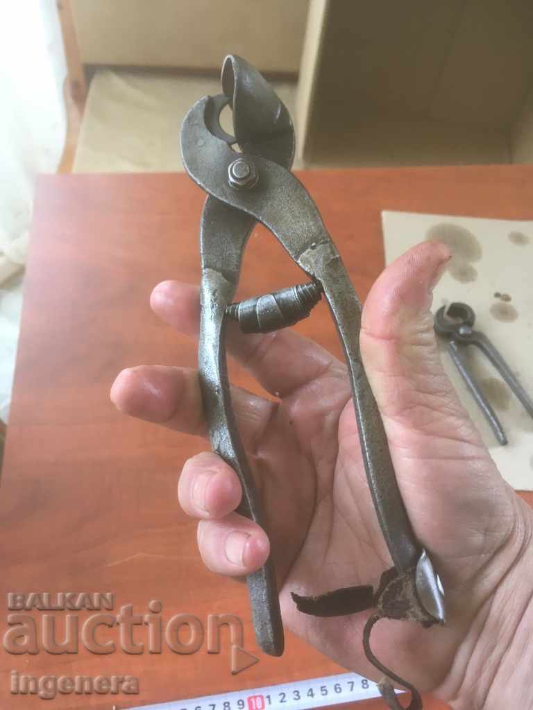 PLIERS SPECIALIZED SOCIAL TOOL with price 13.00 BGN | € 6.65 PLIERS SPECIALIZED SOCIAL TOOL with price 13.00 BGN | € 6.65
