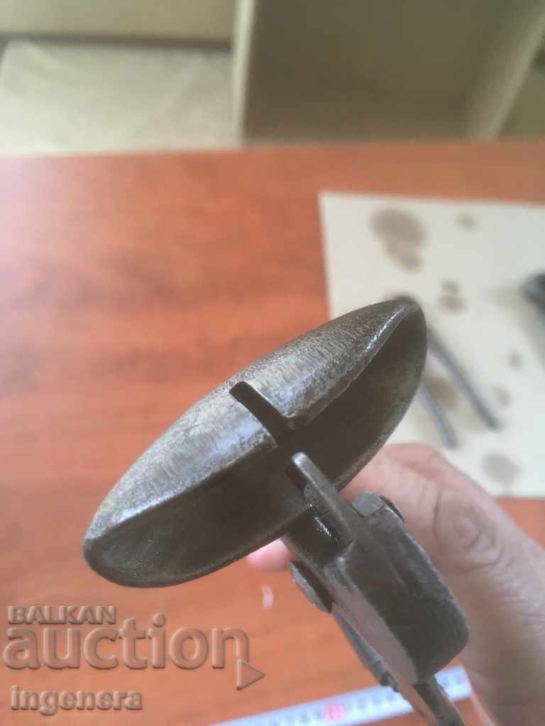 Auction PLIERS SPECIALIZED SOCIAL TOOL Auction PLIERS SPECIALIZED SOCIAL TOOL