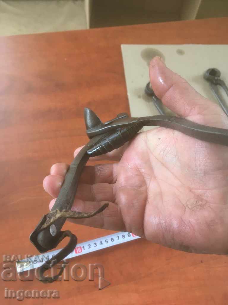 PLIERS SPECIALIZED SOCIAL TOOL - 6 PLIERS SPECIALIZED SOCIAL TOOL - 6