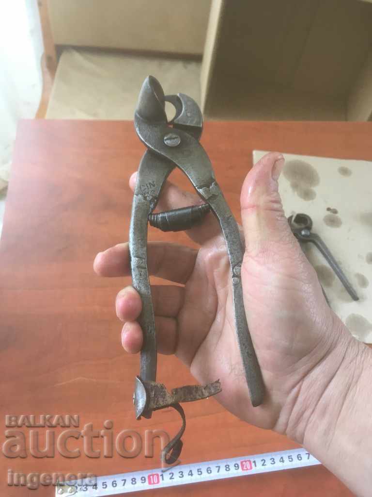 PLIERS SPECIALIZED SOCIAL TOOL